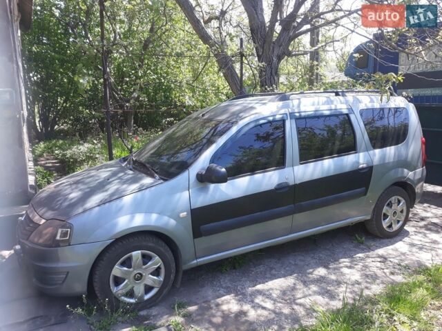 Серый Рено Логан, объемом двигателя 1.6 л и пробегом 300 тыс. км за 3800 $, фото 1 на Automoto.ua