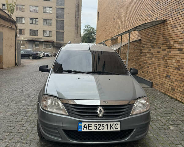 Рено Логан 2010 у Дніпро (Дніпропетровську) на Automoto.ua Сірий Рено Логан, об'ємом двигуна 1.6 л та пробігом 248 тис. км за 4900 $, фото 1 на Automoto.ua