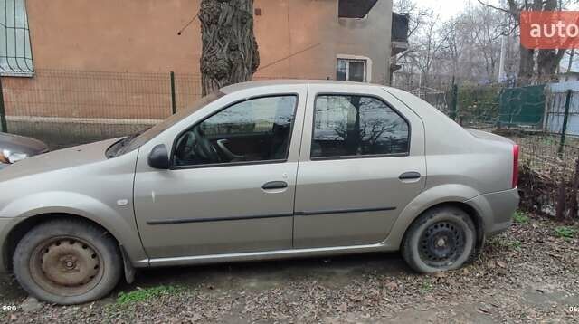 Серый Рено Логан, объемом двигателя 1.6 л и пробегом 70 тыс. км за 5000 $, фото 1 на Automoto.ua