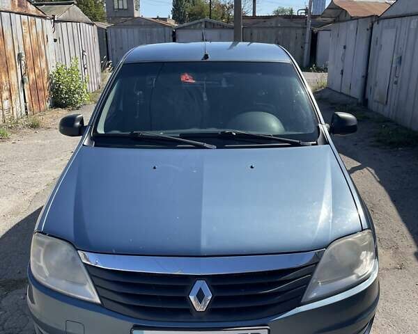 Синій Рено Логан, об'ємом двигуна 1.6 л та пробігом 373 тис. км за 3200 $, фото 1 на Automoto.ua