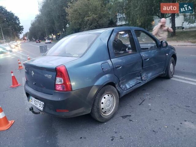 Синий Рено Логан, объемом двигателя 1.39 л и пробегом 80 тыс. км за 1000 $, фото 1 на Automoto.ua