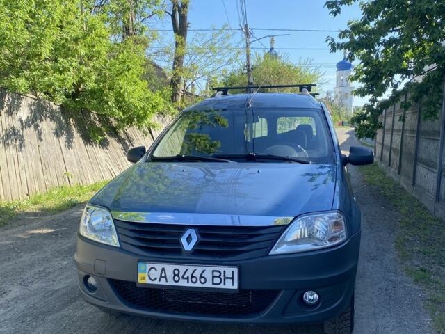 Синий Рено Логан, объемом двигателя 1.6 л и пробегом 232 тыс. км за 5850 $, фото 1 на Automoto.ua