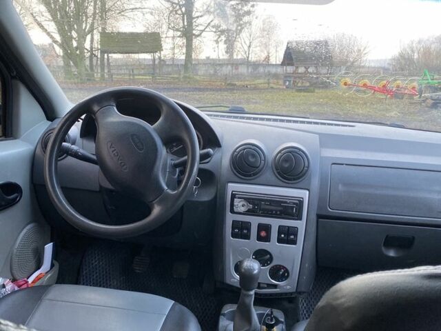 Зеленый Рено Логан, объемом двигателя 1.4 л и пробегом 192 тыс. км за 1800 $, фото 1 на Automoto.ua