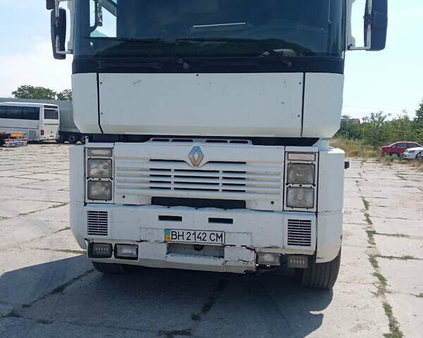 Белый Рено Магнум, объемом двигателя 12 л и пробегом 100 тыс. км за 5000 $, фото 1 на Automoto.ua