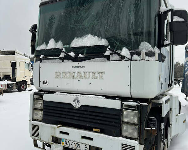 Белый Рено Магнум, объемом двигателя 12 л и пробегом 500 тыс. км за 3000 $, фото 1 на Automoto.ua