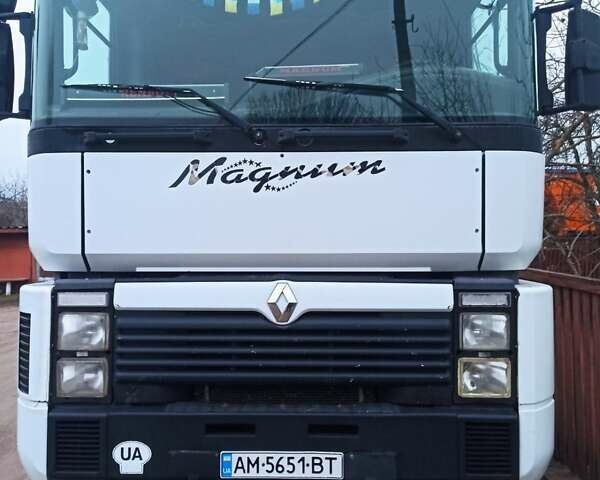 Белый Рено Магнум, объемом двигателя 11.93 л и пробегом 999 тыс. км за 20000 $, фото 1 на Automoto.ua
