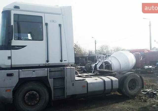 Белый Рено Магнум, объемом двигателя 12 л и пробегом 990 тыс. км за 4100 $, фото 1 на Automoto.ua