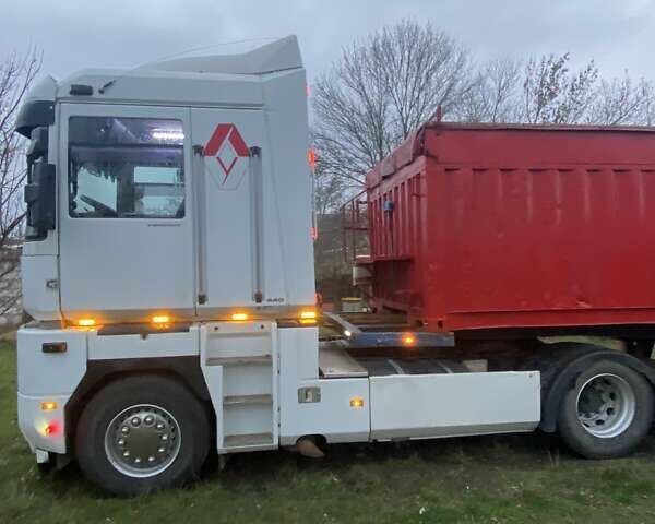 Белый Рено Магнум, объемом двигателя 11.9 л и пробегом 120 тыс. км за 6300 $, фото 1 на Automoto.ua