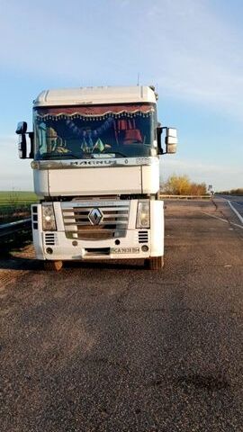 Белый Рено Магнум, объемом двигателя 12.9 л и пробегом 5 тыс. км за 8000 $, фото 1 на Automoto.ua