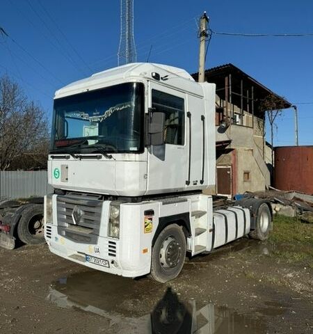 Белый Рено Магнум, объемом двигателя 12.8 л и пробегом 900 тыс. км за 8999 $, фото 1 на Automoto.ua