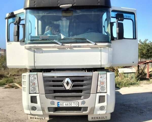 Белый Рено Магнум, объемом двигателя 12.9 л и пробегом 1 тыс. км за 12900 $, фото 1 на Automoto.ua
