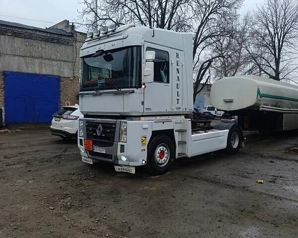 Белый Рено Магнум, объемом двигателя 0 л и пробегом 1 тыс. км за 12000 $, фото 1 на Automoto.ua