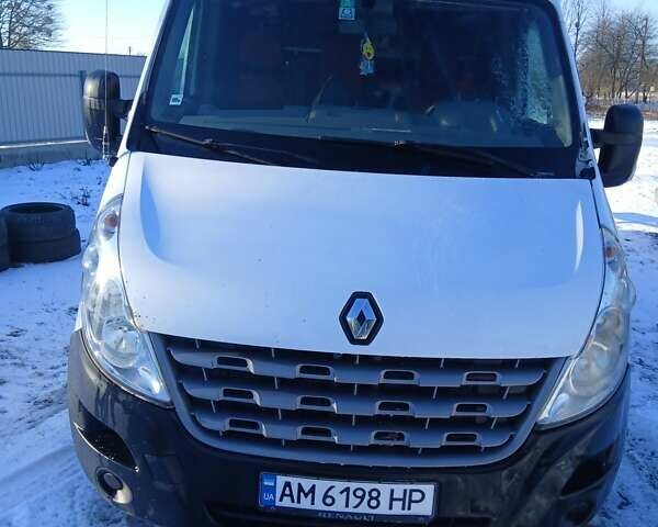 Белый Рено Мастер, объемом двигателя 2.3 л и пробегом 640 тыс. км за 13000 $, фото 1 на Automoto.ua