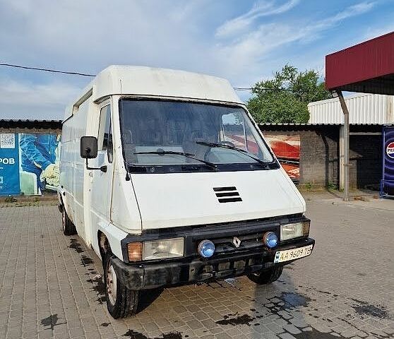 Білий Рено Мастєр, об'ємом двигуна 2.5 л та пробігом 299 тис. км за 1558 $, фото 1 на Automoto.ua