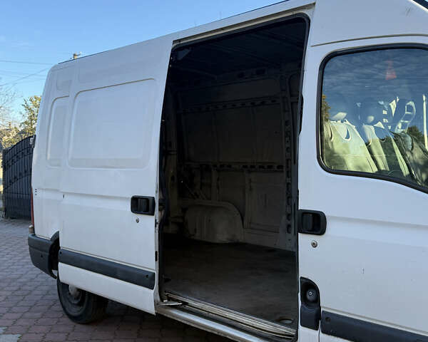 Белый Рено Мастер, объемом двигателя 2.5 л и пробегом 510 тыс. км за 5000 $, фото 1 на Automoto.ua