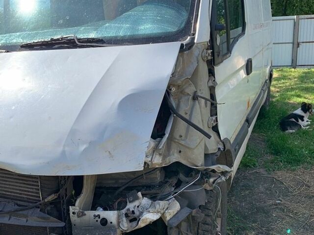 Білий Рено Мастєр, об'ємом двигуна 2.5 л та пробігом 400 тис. км за 2800 $, фото 1 на Automoto.ua