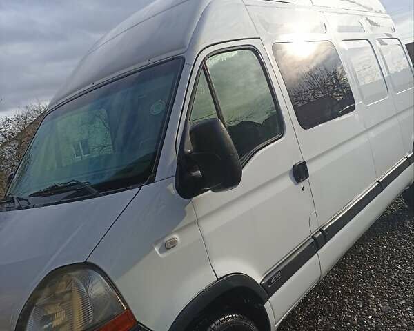 Белый Рено Мастер, объемом двигателя 2.5 л и пробегом 745 тыс. км за 9700 $, фото 1 на Automoto.ua