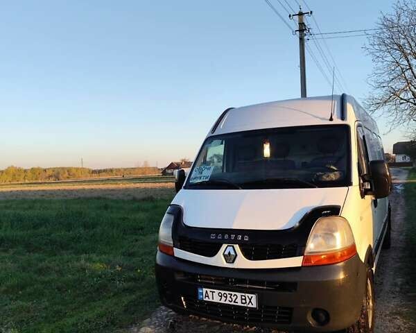 Белый Рено Мастер, объемом двигателя 2.46 л и пробегом 500 тыс. км за 6800 $, фото 1 на Automoto.ua
