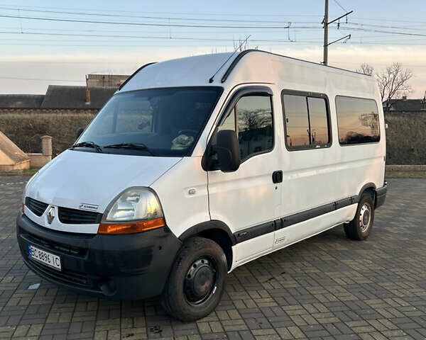 Белый Рено Мастер, объемом двигателя 2.5 л и пробегом 340 тыс. км за 10400 $, фото 1 на Automoto.ua