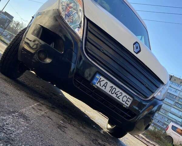 Белый Рено Мастер, объемом двигателя 2.3 л и пробегом 465 тыс. км за 12000 $, фото 1 на Automoto.ua
