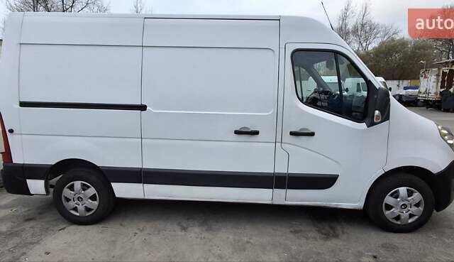 Белый Рено Мастер, объемом двигателя 2.3 л и пробегом 275 тыс. км за 9600 $, фото 1 на Automoto.ua