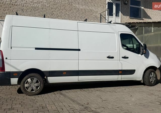 Белый Рено Мастер, объемом двигателя 2.3 л и пробегом 235 тыс. км за 17777 $, фото 1 на Automoto.ua