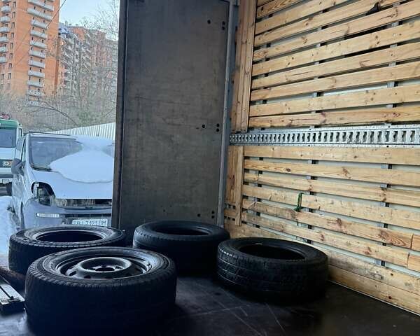 Белый Рено Мастер, объемом двигателя 2.3 л и пробегом 587 тыс. км за 12800 $, фото 1 на Automoto.ua