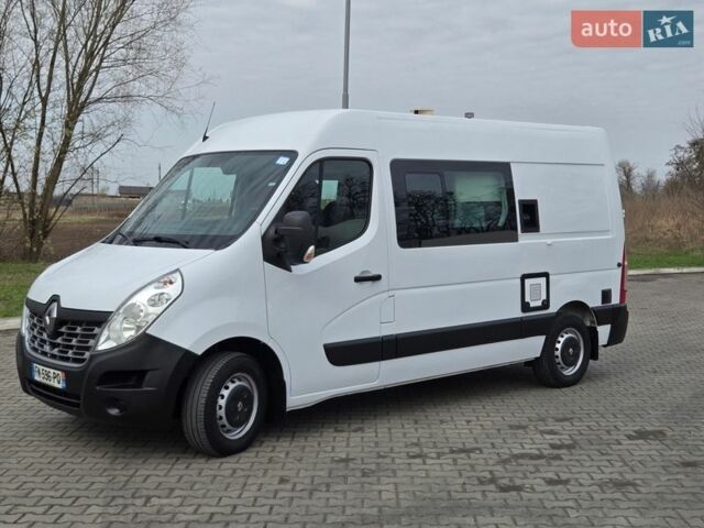 Белый Рено Мастер, объемом двигателя 2.3 л и пробегом 237 тыс. км за 19200 $, фото 1 на Automoto.ua