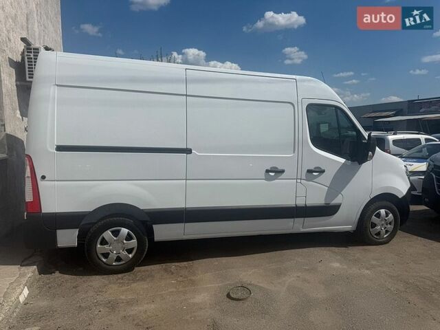Белый Рено Мастер, объемом двигателя 2.3 л и пробегом 207 тыс. км за 18200 $, фото 1 на Automoto.ua