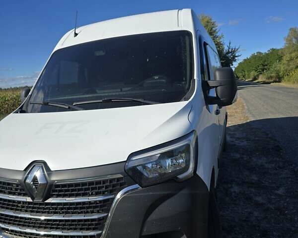 Белый Рено Мастер, объемом двигателя 2.3 л и пробегом 249 тыс. км за 17000 $, фото 1 на Automoto.ua