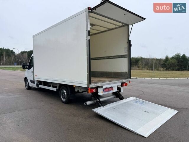 Белый Рено Мастер, объемом двигателя 2.3 л и пробегом 338 тыс. км за 19999 $, фото 1 на Automoto.ua