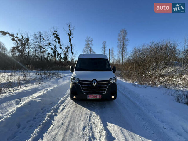 Белый Рено Мастер, объемом двигателя 2.3 л и пробегом 270 тыс. км за 19800 $, фото 1 на Automoto.ua