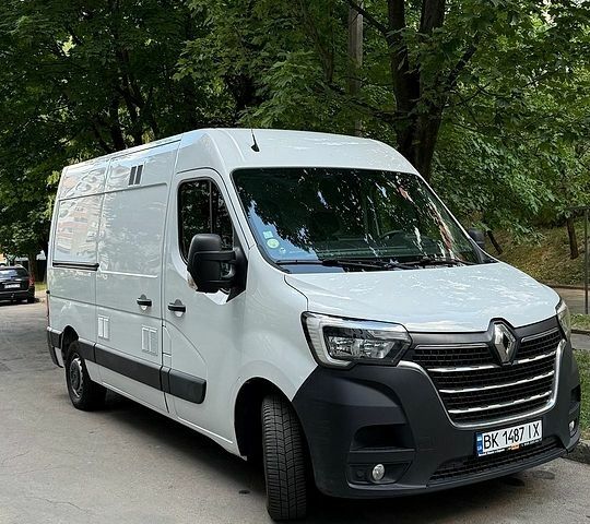 Белый Рено Мастер, объемом двигателя 2.3 л и пробегом 237 тыс. км за 19200 $, фото 1 на Automoto.ua