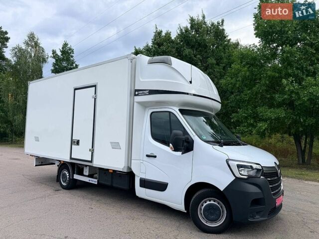 Белый Рено Мастер, объемом двигателя 2.3 л и пробегом 282 тыс. км за 23999 $, фото 1 на Automoto.ua