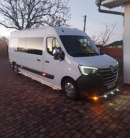 Белый Рено Мастер, объемом двигателя 2.3 л и пробегом 300 тыс. км за 27000 $, фото 1 на Automoto.ua