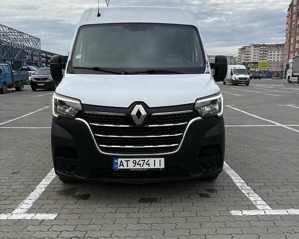 Белый Рено Мастер, объемом двигателя 2.3 л и пробегом 206 тыс. км за 17699 $, фото 1 на Automoto.ua