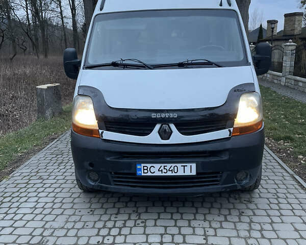 Белый Рено Мастер, объемом двигателя 2.46 л и пробегом 306 тыс. км за 7900 $, фото 1 на Automoto.ua