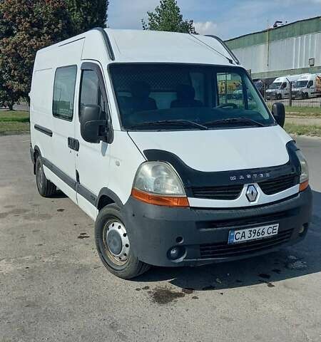 Белый Рено Мастер, объемом двигателя 2.5 л и пробегом 423 тыс. км за 8000 $, фото 1 на Automoto.ua