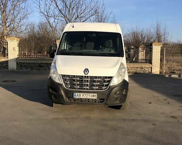 Белый Рено Мастер, объемом двигателя 2.3 л и пробегом 293 тыс. км за 12000 $, фото 1 на Automoto.ua