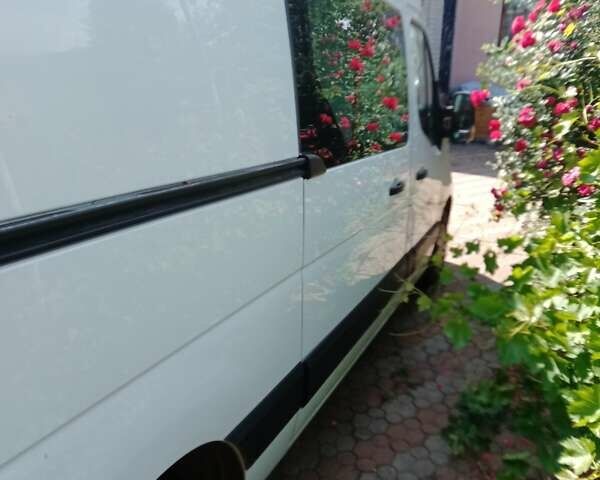 Белый Рено Мастер, объемом двигателя 2.5 л и пробегом 185 тыс. км за 14200 $, фото 1 на Automoto.ua