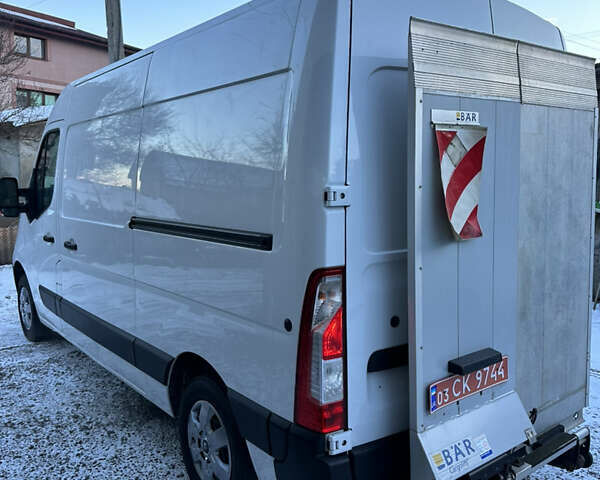 Белый Рено Мастер, объемом двигателя 2.3 л и пробегом 217 тыс. км за 18000 $, фото 1 на Automoto.ua