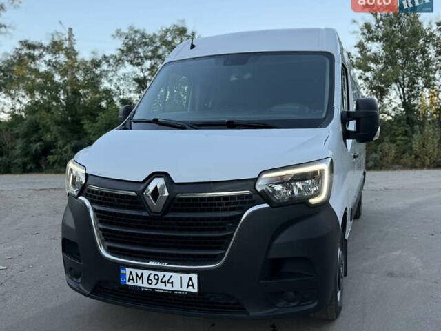 Белый Рено Мастер, объемом двигателя 2.3 л и пробегом 250 тыс. км за 19500 $, фото 1 на Automoto.ua