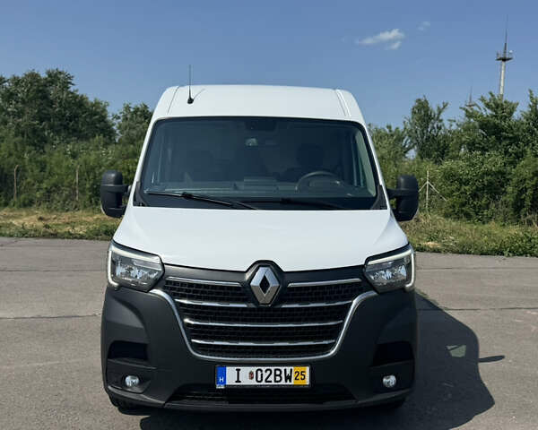 Белый Рено Мастер, объемом двигателя 2.3 л и пробегом 138 тыс. км за 18750 $, фото 1 на Automoto.ua