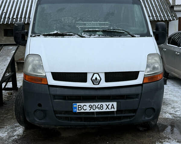 Белый Рено Мастер, объемом двигателя 2.5 л и пробегом 300 тыс. км за 4500 $, фото 1 на Automoto.ua