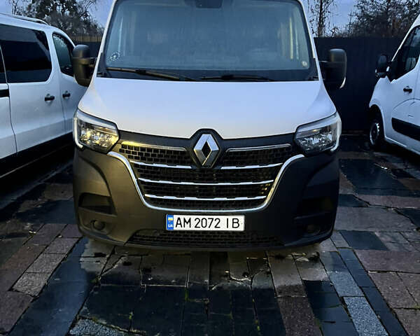 Белый Рено Мастер, объемом двигателя 2.3 л и пробегом 237 тыс. км за 24500 $, фото 1 на Automoto.ua