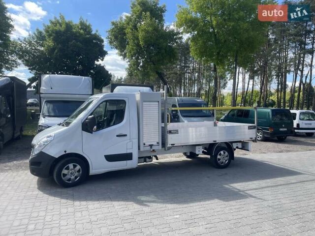 Белый Рено Мастер, объемом двигателя 2.3 л и пробегом 203 тыс. км за 15500 $, фото 1 на Automoto.ua