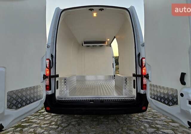 Белый Рено Мастер, объемом двигателя 2.3 л и пробегом 189 тыс. км за 19500 $, фото 1 на Automoto.ua