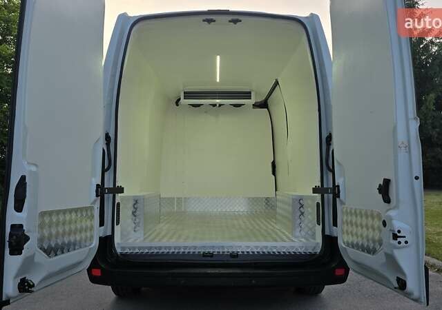 Белый Рено Мастер, объемом двигателя 2.3 л и пробегом 178 тыс. км за 21700 $, фото 1 на Automoto.ua