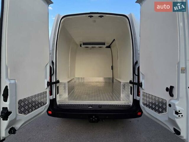 Белый Рено Мастер, объемом двигателя 2.3 л и пробегом 177 тыс. км за 21500 $, фото 1 на Automoto.ua