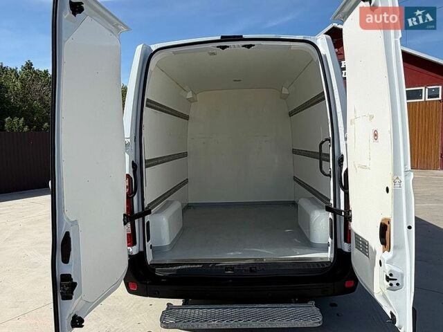 Белый Рено Мастер, объемом двигателя 2.3 л и пробегом 180 тыс. км за 25500 $, фото 1 на Automoto.ua